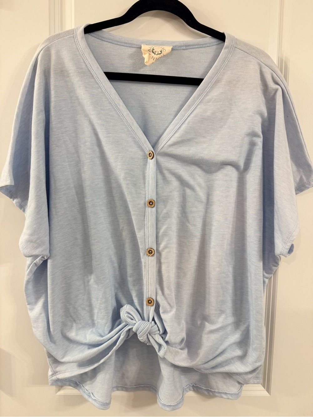 Fantastic Fawn Light Heathered  Blue Button-Front Tie Hem Top (m)